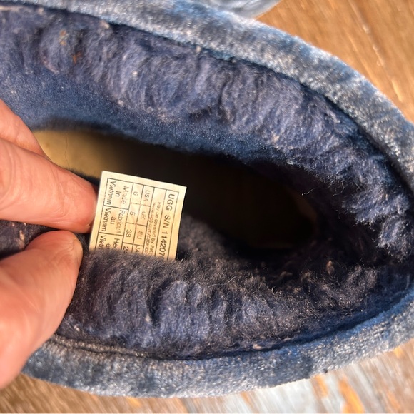 Ugg Classic Mini II in crushed velvet size 6 - Picture 11 of 11